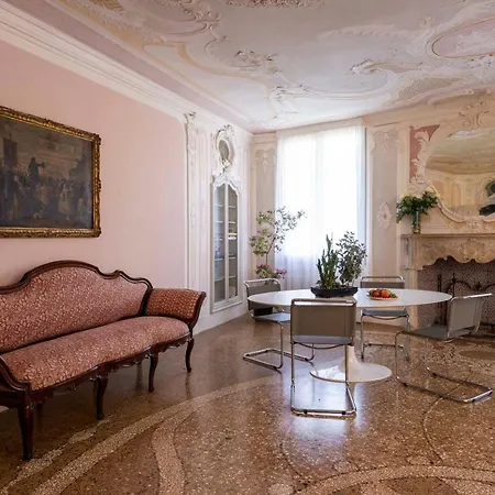 Mocenigo Grand Canal Luxury Venezia