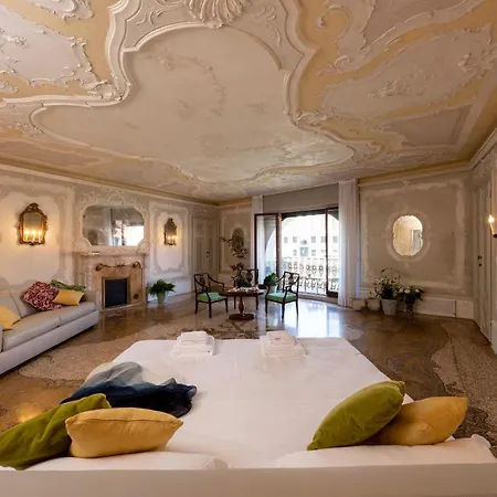 Mocenigo Grand Canal Luxury Apartment Venice